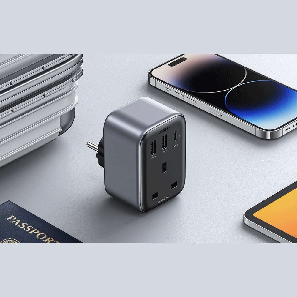  چندراهی برق و شارژر دیواری یک سوکت، یک تایپ‌سی و دو یو‌اس‌بی 30 وات یوگرین CD314 15290 