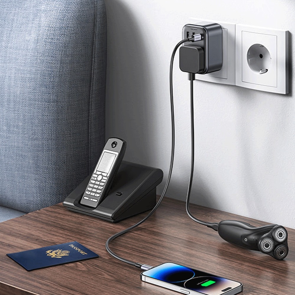  چندراهی برق و شارژر دیواری یک سوکت، یک تایپ‌سی و دو یو‌اس‌بی 30 وات یوگرین CD314 15290 